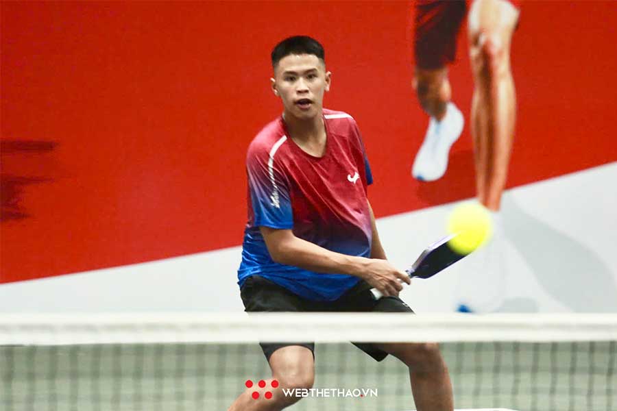 Mạnh Cường bị rơi vào thế bám đuổi trong trận chung kết U16 đơn nam