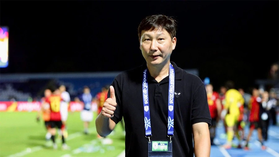 HLV Kim Sang-sik: "Tôi ném cái áo trắng đi rồi!" sau đại thắng Indonesia