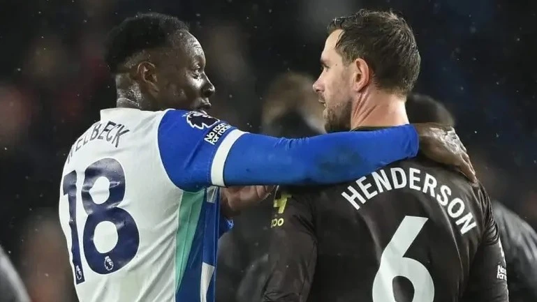 Vì sao Chelsea chiêu mộ 2 lão tướng Welbeck và Henderson sau nhiều năm trẻ hóa đội hình?