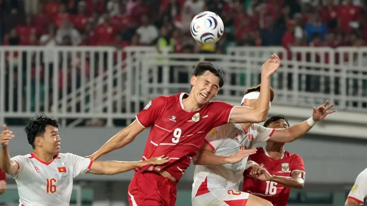 Báo Hàn Quốc: HLV Kim Sang-sik hoàn hảo cả về chiến thuật lẫn thay người!
