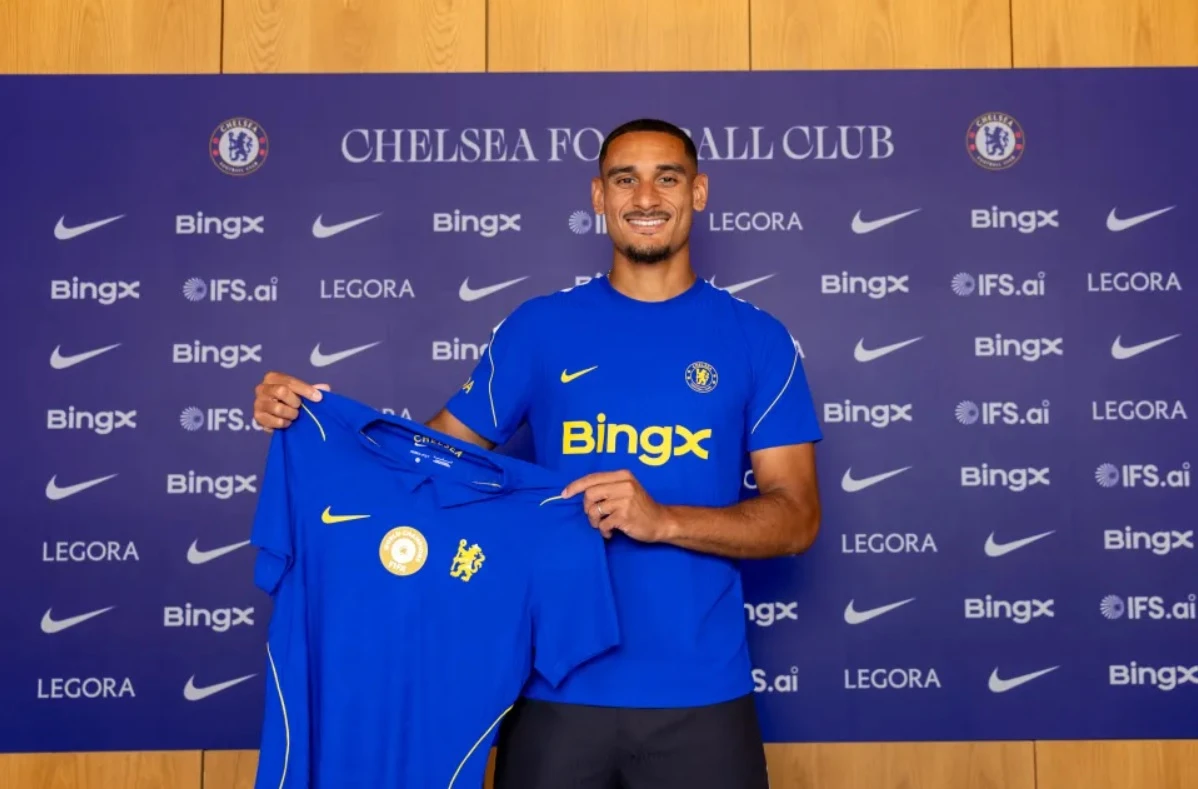 Lacroix là một trong những bản hợp đồng đắt giá nhất của Chelsea (Ảnh: The Sun)