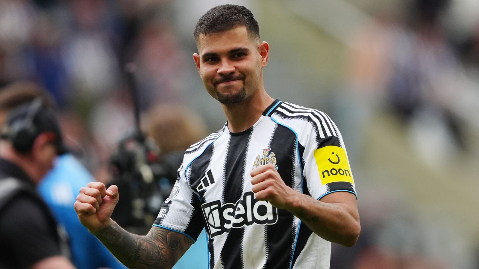 Guimaraes đem đến rất nhiều lựa chọn cho hàng tiền vệ Arsenal (Ảnh: Sky Sport)