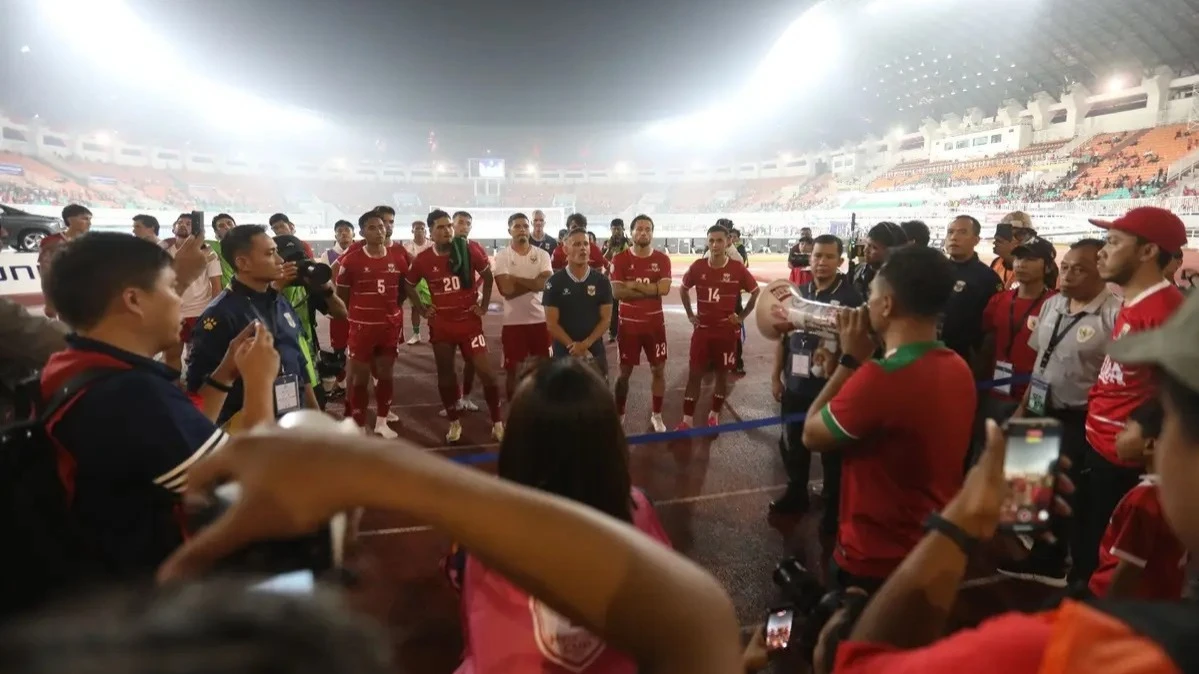 HLV John Herdman bước đi không vững sau trận thua 0-3 trước Việt Nam