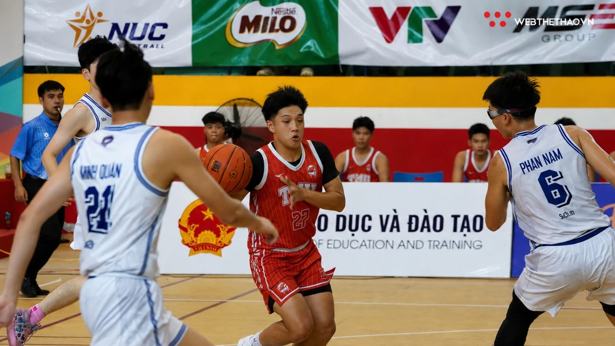 ĐH Thương Mại đặt một tay vào tấm vé qua vòng bảng NUC 2026