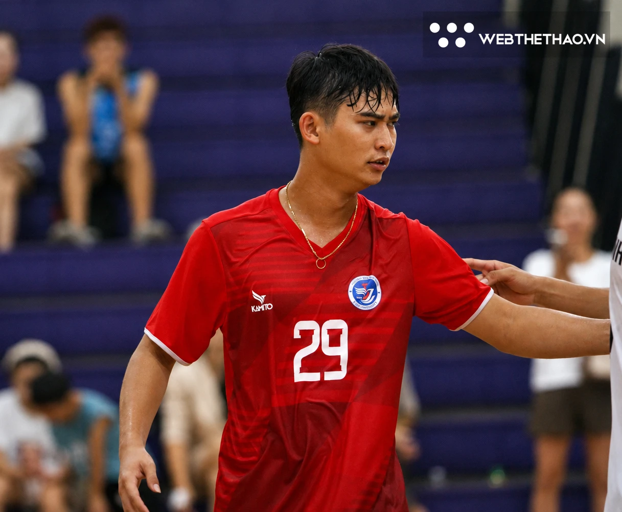 Mạnh là trụ cột, giàu kinh nghiệm thi đấu ở đội bóng chuyền trường ĐH Vinh. Ảnh: Trần Khánh