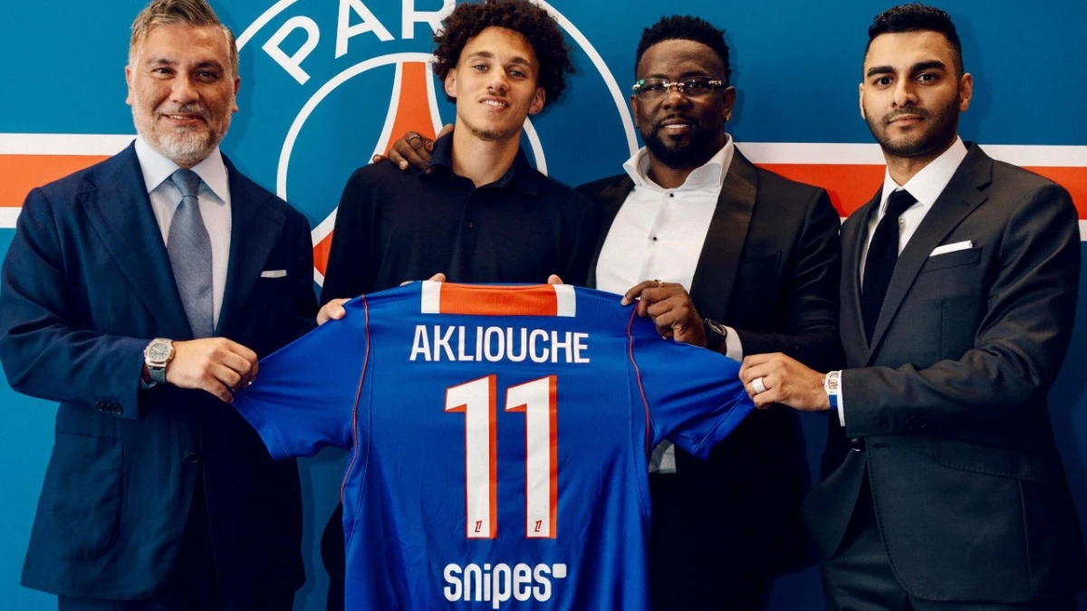 PSG mang về ngôi sao trẻ cạnh tranh suất đá chính với "cậu bé vàng" Desire Doue