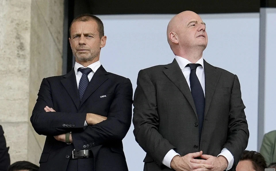 Chủ tịch UEFA Ceferin (trái) đã tính đến những giải đấu thay thế sau khi tẩy chay FIFA (Ảnh: PA)