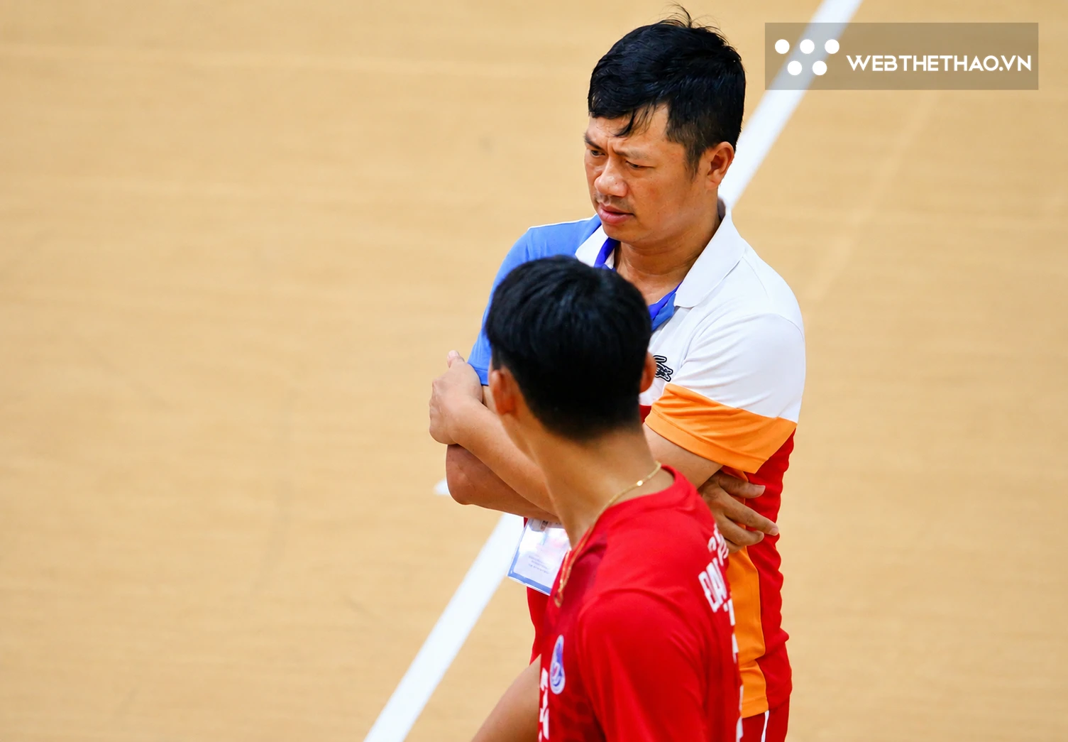 Nhiều thời điểm, HLV Trần Đức Thành cùng các học trò trải qua khó khăn. Ảnh: Trần Khánh
