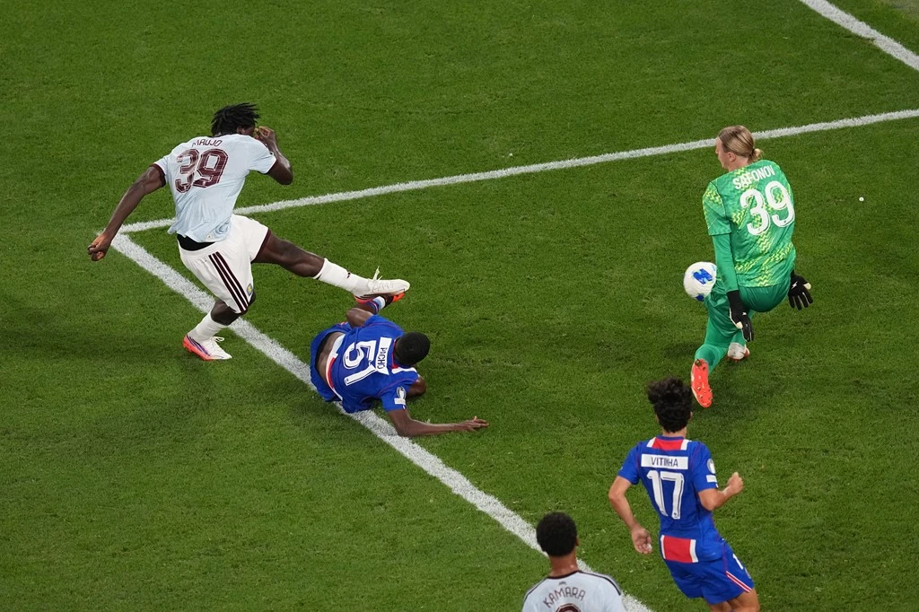 Madjo của Aston Villa là hiện tượng đặc biệt ở trận Siêu cúp châu Âu (Ảnh: Sky Sport)