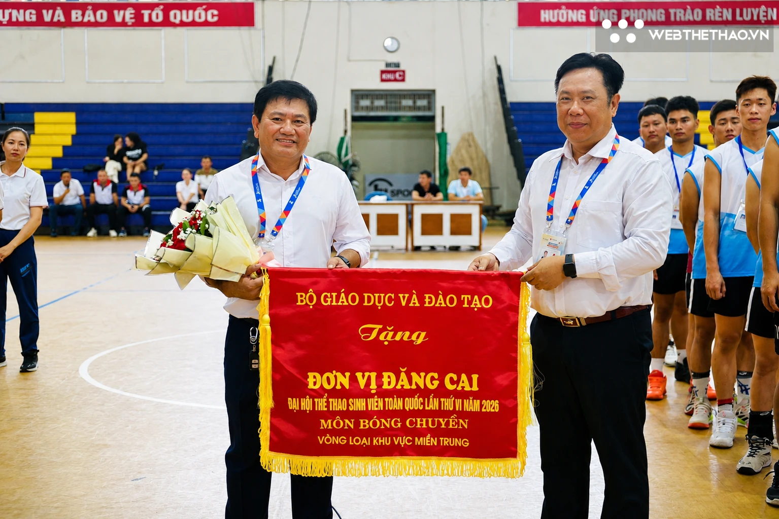 Đại học Đà Nẵng nhận cờ đăng cai vòng loại khu vực miền Trung Đại hội Thể thao Sinh viên toàn quốc 2026 môn bóng chuyền. Ảnh: Lê Viết