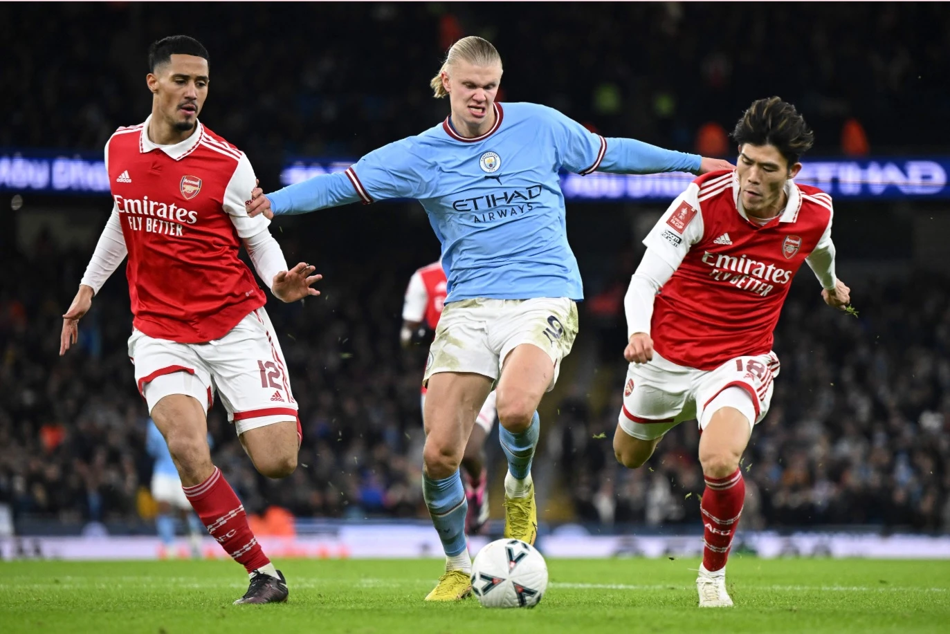 Arsenal với tư cách là đương kim vô địch Ngoại hạng Anh sẽ gặp Man City là nhà vô địch FA Cup (Ảnh: Independent)