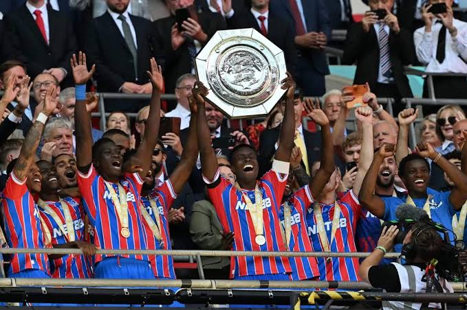 Crystal Palace đoạt Siêu cúp Anh năm ngoái nhưng không thể có thứ hạng cao ở Premier League (Ảnh: New York Times)