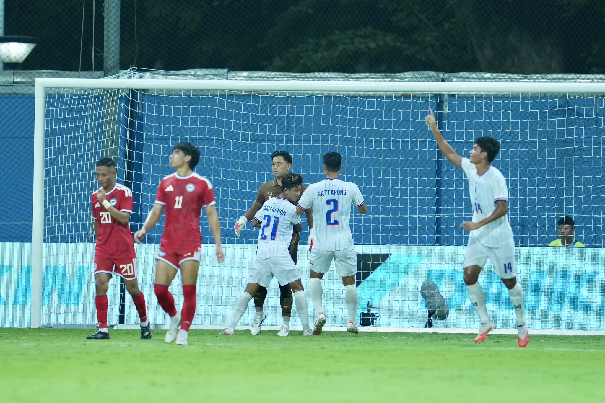 Thủ môn Thái Lan cản phá được một quả phạt đền (Ảnh: ThailandNTOFFICIAL)