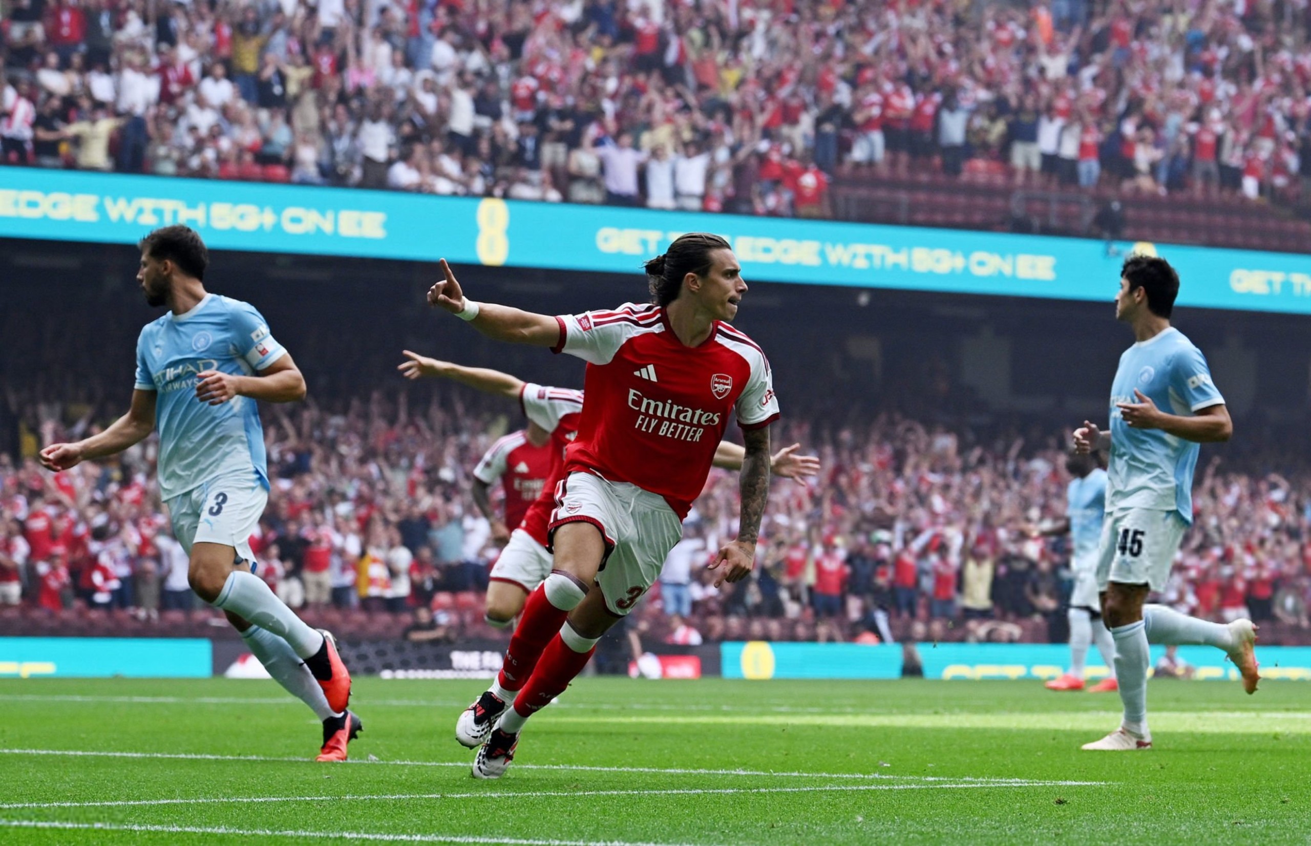 Calafiori mở tỷ số từ rất sớm cho Arsenal trước Man City (Ảnh: Sky Sport)