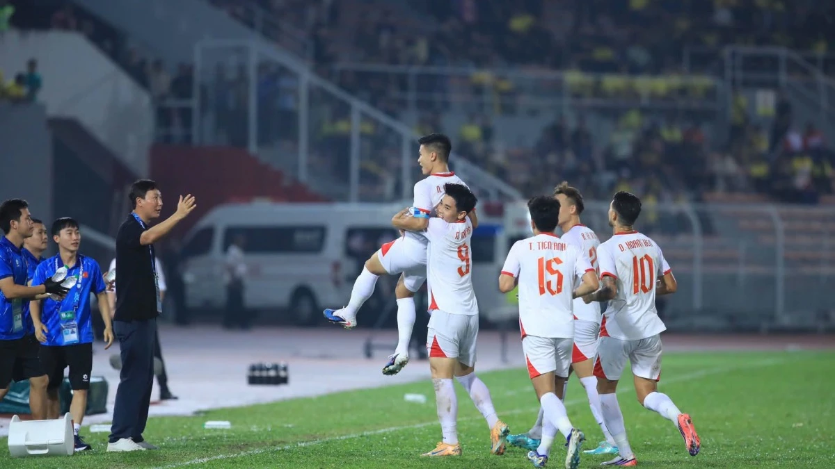 Đình Bắc, Hoàng Đức lên tiếng bảo vệ Quang Hải sau trận thắng Malaysia