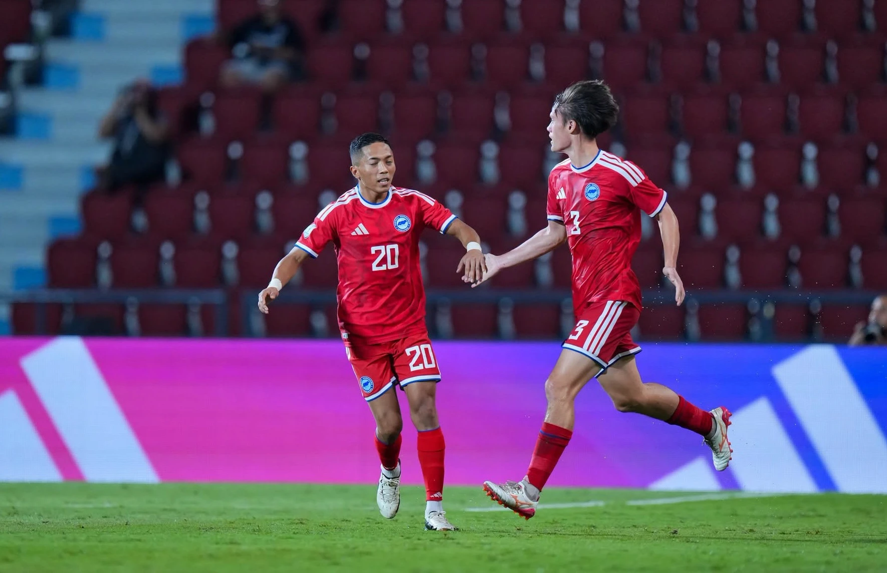 Singapore đánh bại Thái Lan 2-1 ngay trên sân khách dù không đủ để lọt vào chung kết (Ảnh: Changsuek)