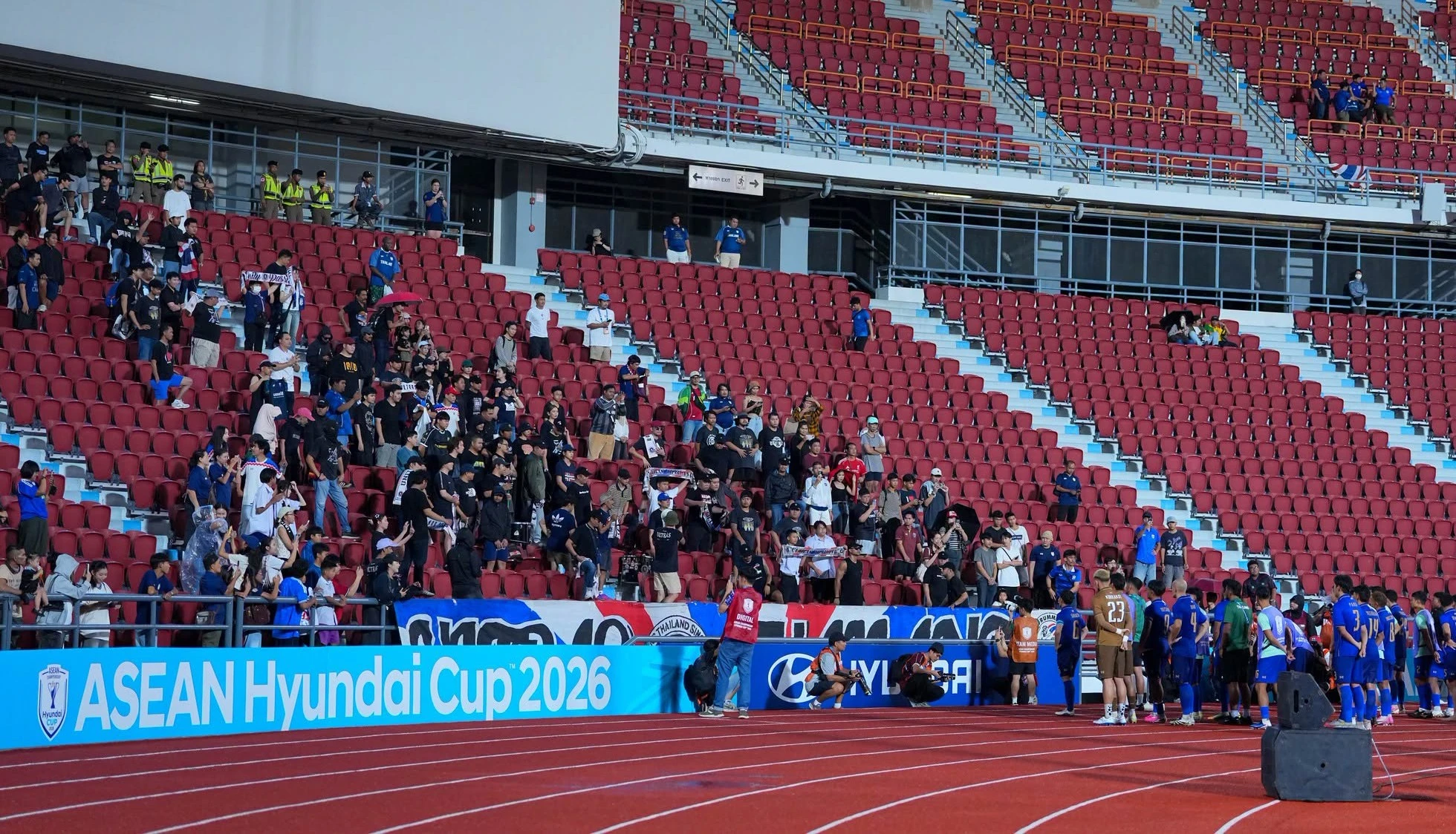 Số lượng khán giả đến sân Rajamangala cực thấp ở ba trận tại ASEAN Cup 2026. Ảnh: FAT