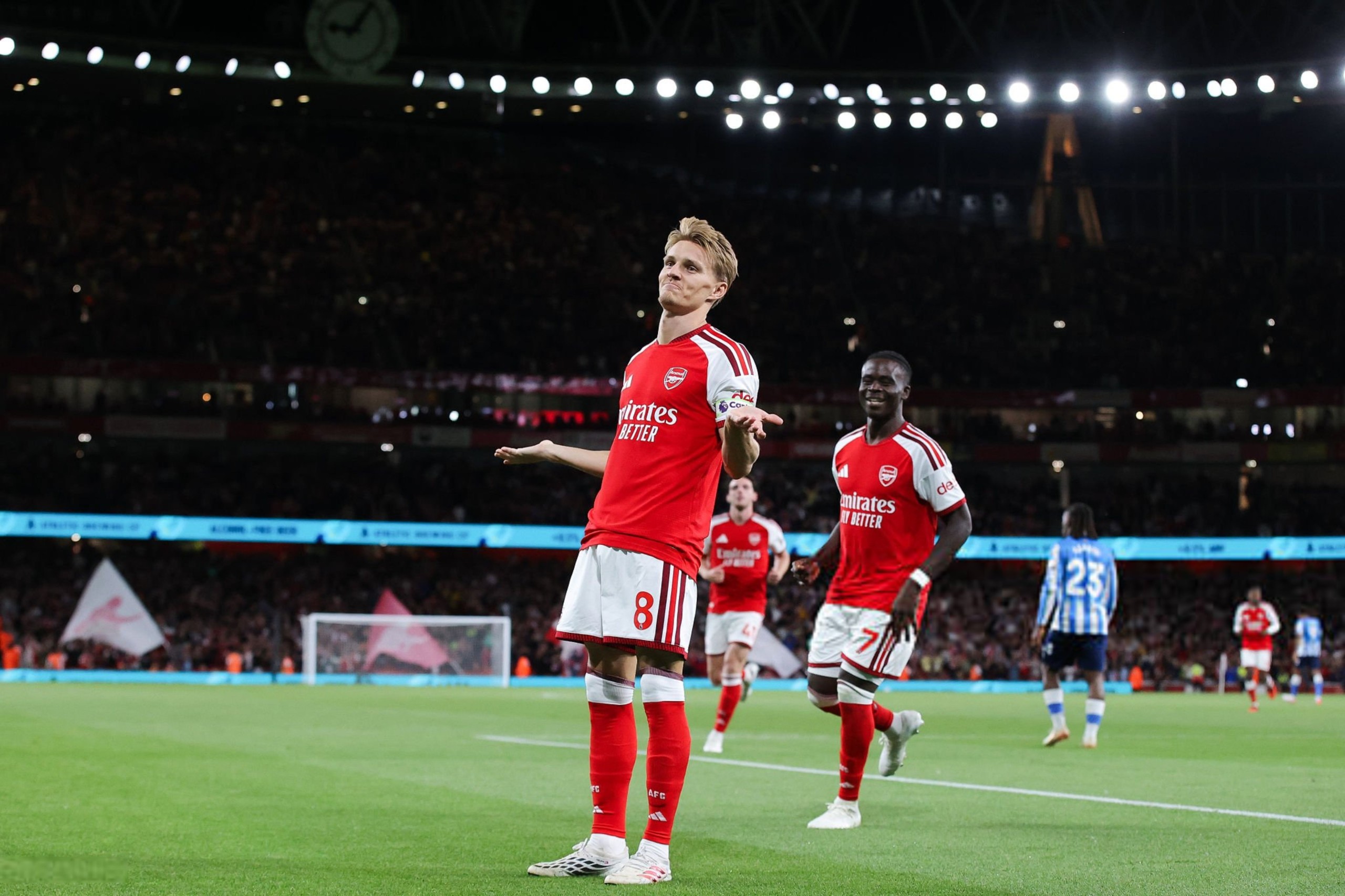 Odegaard chứng tỏ chất lượng tuyệt vời của tuyến giữa Arsenal mùa này (Ảnh: x.com)