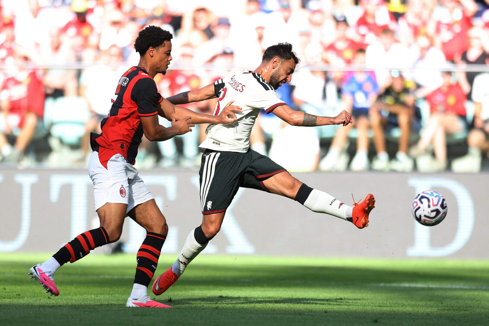 MU vừa thua AC Milan trong trận giao hữu trước mùa giải (Ảnh: Reuters)