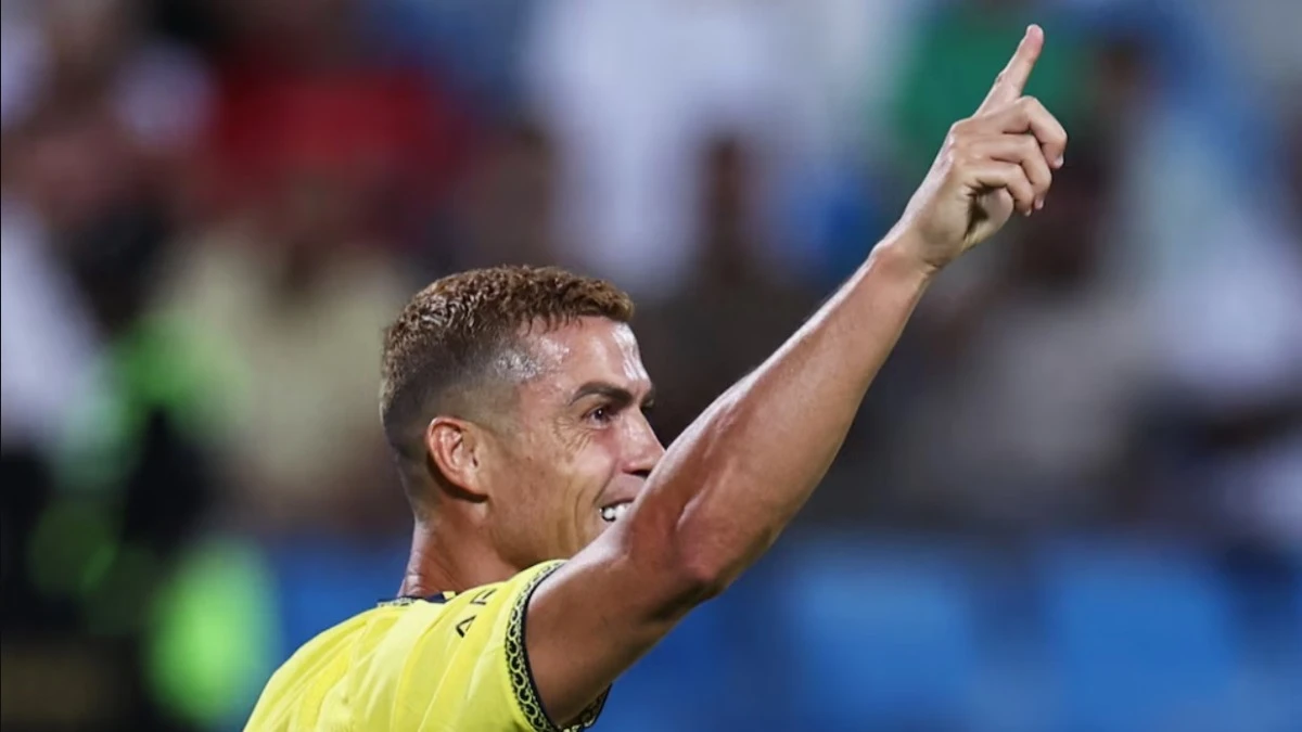 Ronaldo xoay người khéo léo trong vòng cấm và dứt điểm, tiến gần hơn đến cột mốc 1.000 bàn thắng