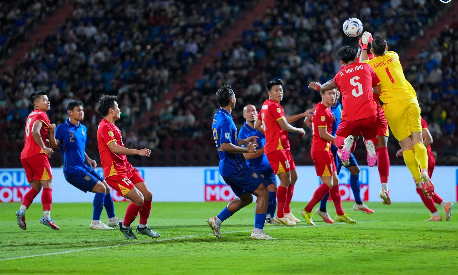 Lê Giang Patrik rất chắc chắn trước khung thành Việt Nam (Ảnh: changsuek)