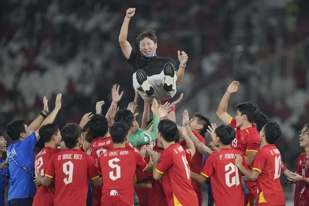 Kim Sang-sik đang đứng trước cơ hội giành thêm một danh hiệu với tuyển Việt Nam (Ảnh: Nate)