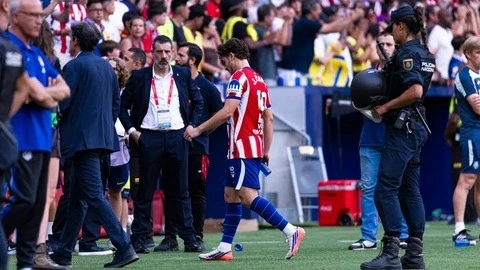 Bị CĐV huýt sáo và đuổi khỏi sân, Julian Alvarez rơi vào cảnh kẹt không lối thoát tại Atletico