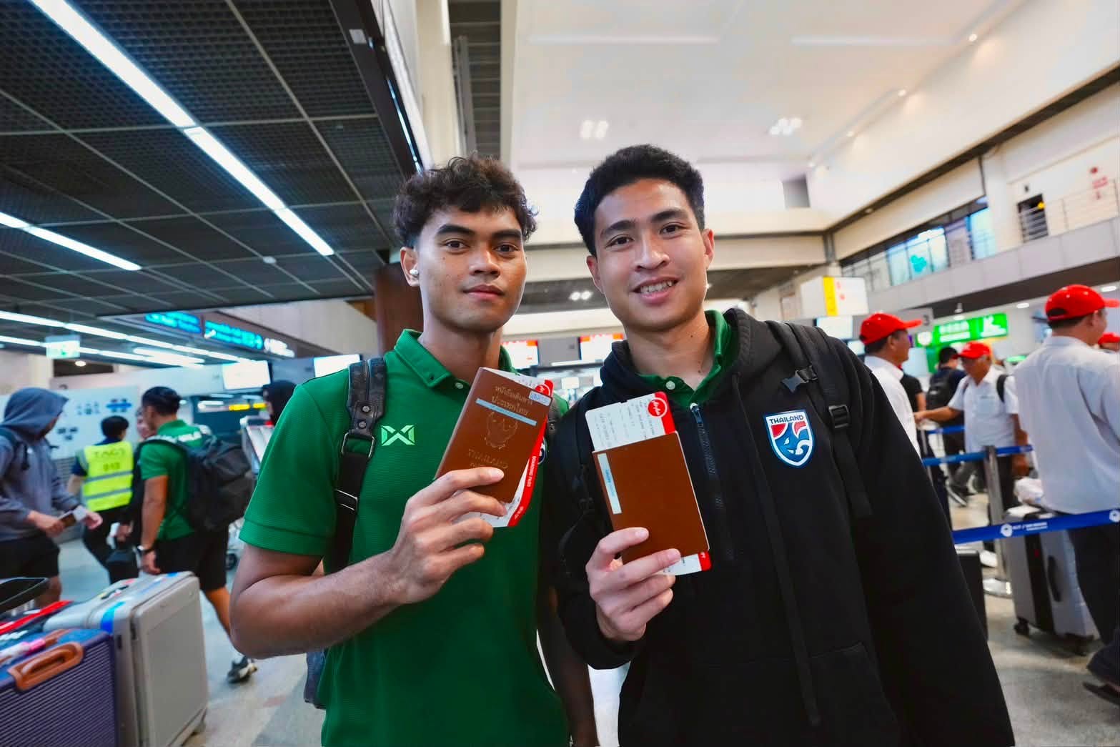 Jaihaneefi Mama cùng các đồng đội lên đường sang Việt Nam đá trận lượt về ASEAN Cup 2026 (Ảnh: khobsanamfootballthai)