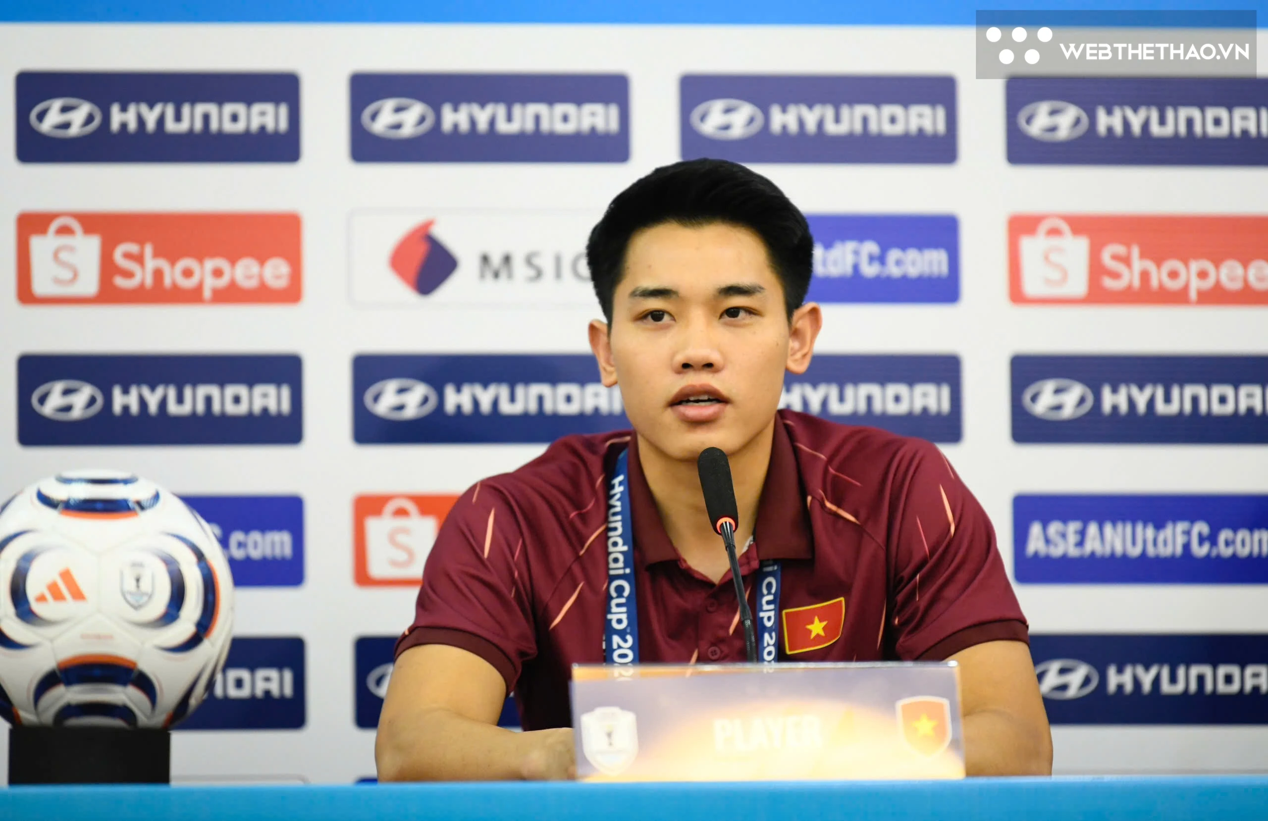 Đình Bắc chia sẻ ở họp báo trước trận chung kết lượt về ASEAN Cup 2026 giữa Việt Nam vs Thái Lan. Ảnh: Trần Khánh