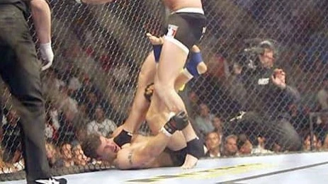 Năm 2001 và những luật lệ thay đổi hoàn toàn UFC
