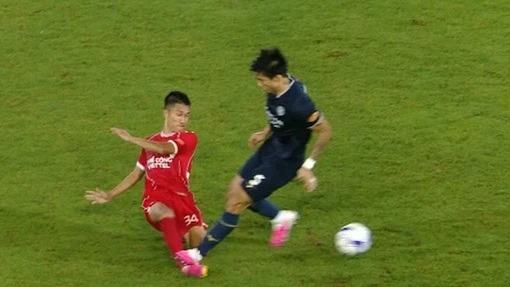 Đoàn Văn Hậu nhận thẻ đỏ đầu tiên tại V.League