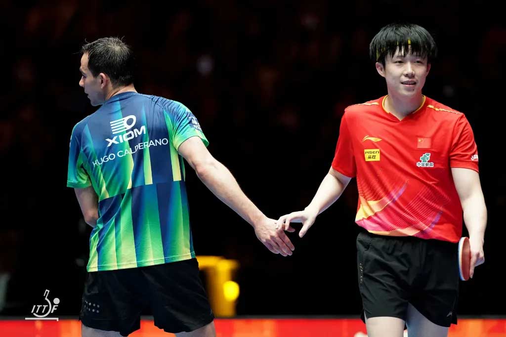 Hugo Calderano đánh bại Wang Chuqin bằng vũ khí mạnh nhất của mình  (Ảnh: ITTF)