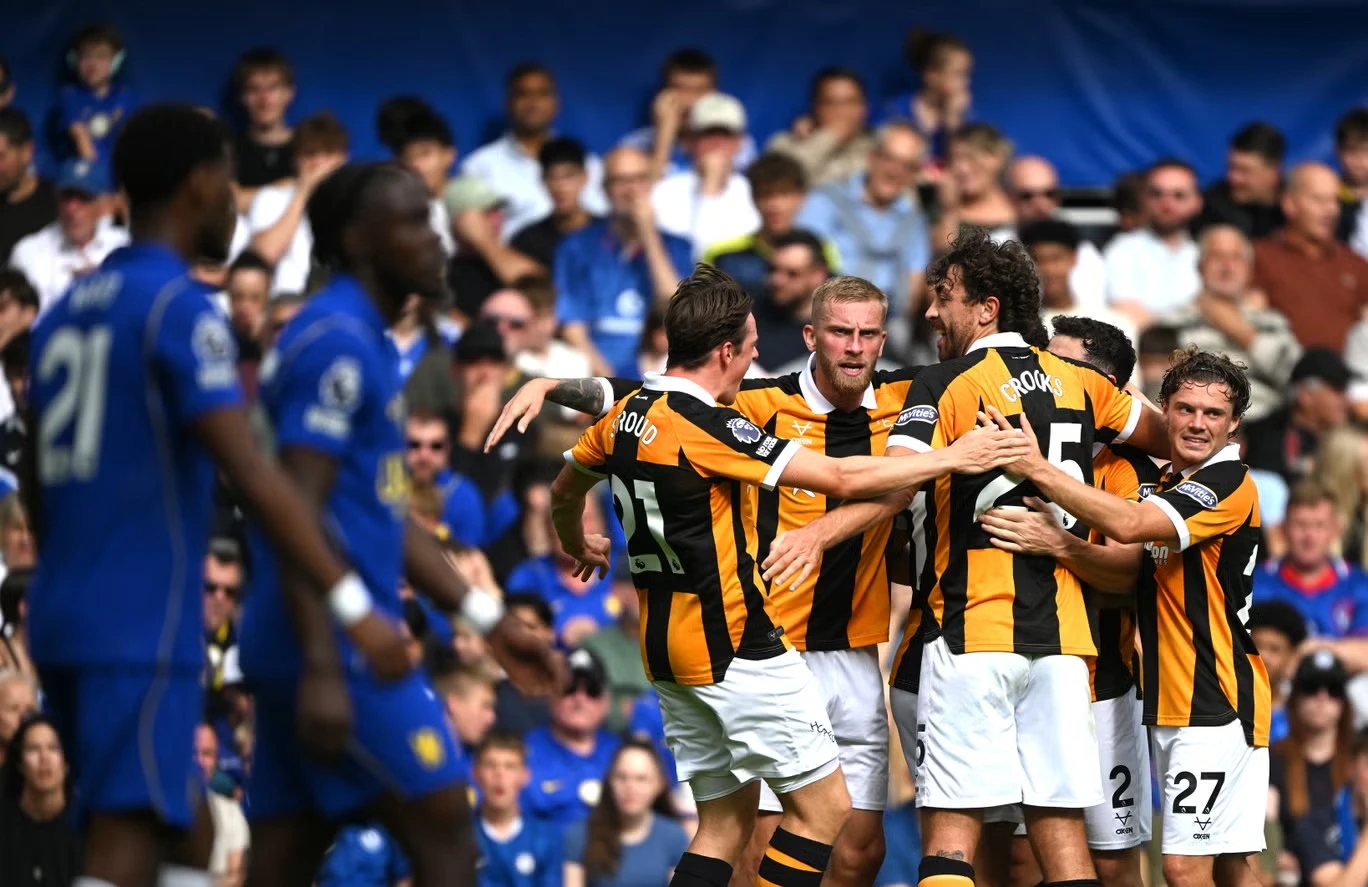 Chelsea nhận 2 bàn thua trước Hull, kéo dài chuỗi trận lọt lưới lên con số 20 (Ảnh: Independent)