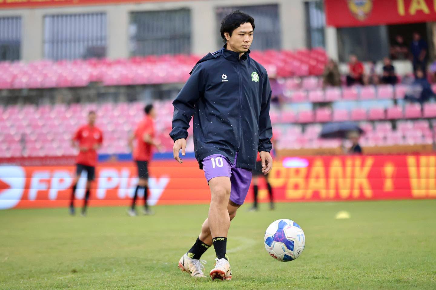 Công Phượng cùng Đồng Nai toàn thua sau hai trận ở V.League 2026/27. Ảnh: DNFC