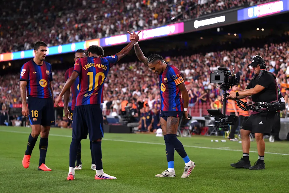 Barcelona áp đảo đối thủ từ khả năng kiểm soát bóng đến tạo cơ hội ghi bàn (Ảnh: Reuters)