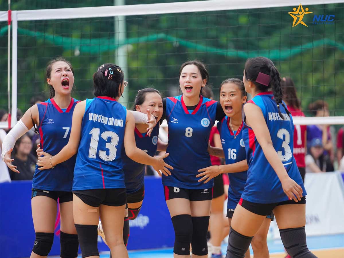 Một sân trường bình thường trở thành nơi những giấc mơ bóng chuyền được gọi tên